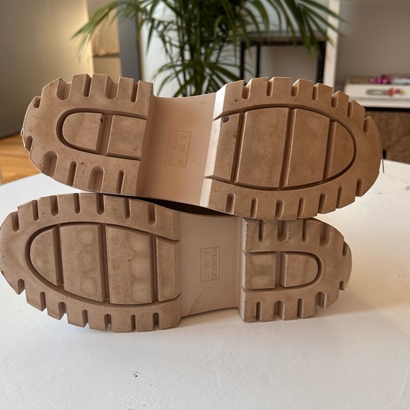 Boots - Picture 3 of 4